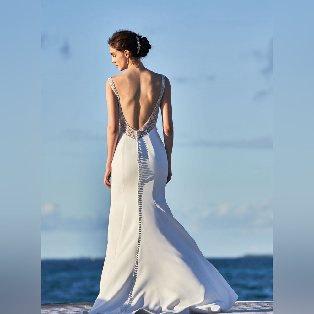 Vow’d wedding dress- (Gardenia) size 6- never altered.